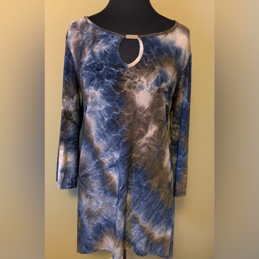 Beautiful and flowing blue and gray tunic